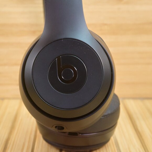 Beats by Dr. Dre Beats Solo3 Wireless On-Ear Headphones - Matte Black - Picture 7 of 12